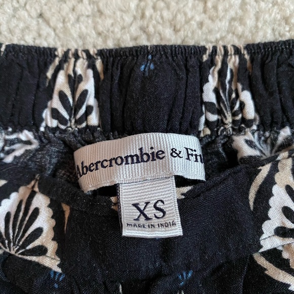 Shorts - Picture 3 of 3